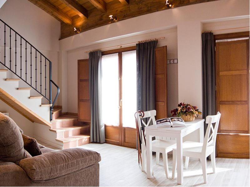 Fuente De La Estacion Aparthotel Ezcaray Εξωτερικό φωτογραφία